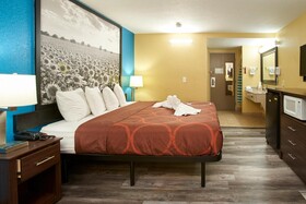 Super 8 by Wyndham Wichita Airport