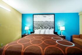 Super 8 by Wyndham Wichita Airport