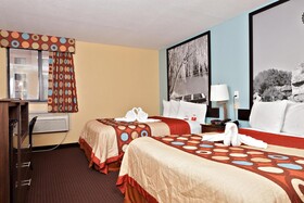 Super 8 by Wyndham Wichita Airport