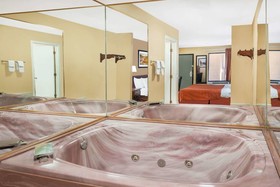 Howard Johnson by Wyndham Chattanooga Lookout Mountain