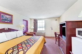 Super 8 by Wyndham Clarksville East