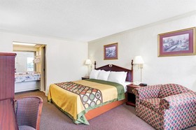 Super 8 by Wyndham Clarksville East