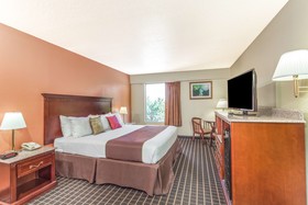 Super 8 by Wyndham Dandridge