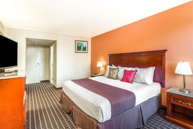 Super 8 by Wyndham Dandridge