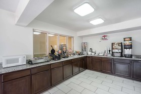 Super 8 by Wyndham Dandridge
