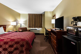 Econo Lodge Inn And Suites