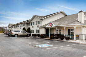 Econo Lodge Inn And Suites