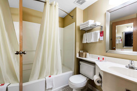 Econo Lodge Inn And Suites