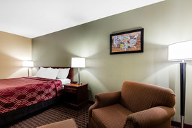 Econo Lodge Inn And Suites