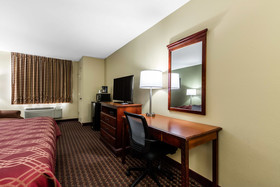 Econo Lodge Inn And Suites
