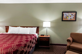 Econo Lodge Inn And Suites