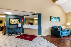 Econo Lodge Inn And Suites
