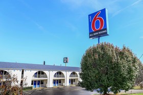 Motel 6 Dickson