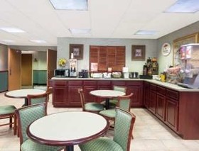 Super 8 by Wyndham Erwin