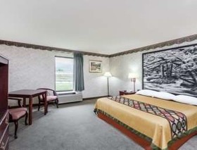 Super 8 by Wyndham Erwin