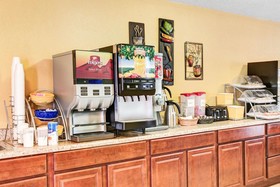 Days Inn & Suites by Wyndham Downtown Gatlinburg Parkway