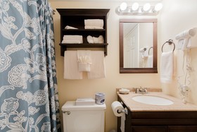 Oak Square Condominiums