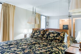 Oak Square Condominiums