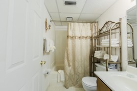 Oak Square Condominiums