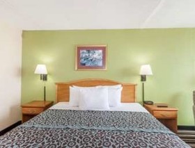 Days Inn by Wyndham Jackson