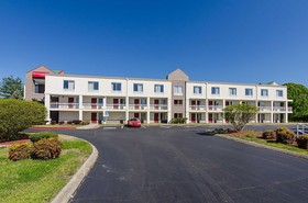 Econo Lodge Inn & Suites