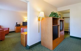 Econo Lodge Inn & Suites