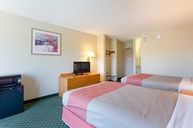 Econo Lodge Inn & Suites