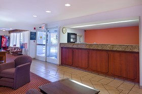 Econo Lodge Inn & Suites