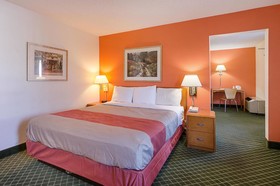 Econo Lodge Inn & Suites