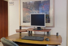 Econo Lodge Inn & Suites