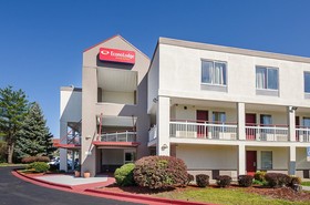 Econo Lodge Inn & Suites