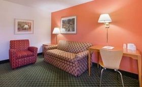 Econo Lodge Inn & Suites