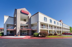 Econo Lodge Inn & Suites