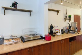 Econo Lodge Inn & Suites