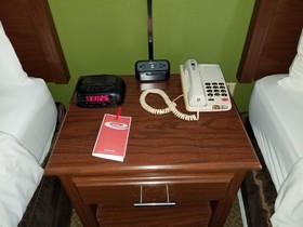 Econo Lodge Inn & Suites East