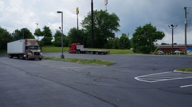 Econo Lodge Inn & Suites East