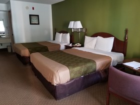 Econo Lodge Inn & Suites East