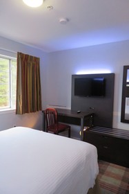 Luxbury Inn & Suites