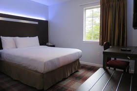 Luxbury Inn & Suites