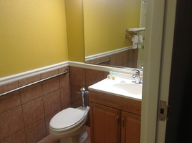 Colonial Inn & Suites