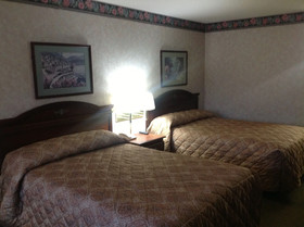 Colonial Inn & Suites