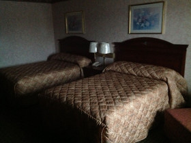Colonial Inn & Suites