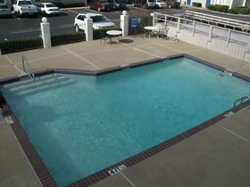 The Admiralty Suites & Inn of Millington