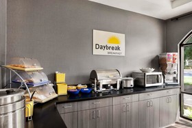 Days Inn & Suites by Wyndham Murfreesboro