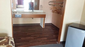 Paris Inn & Suites