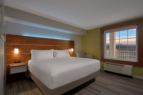 Holiday Inn Express & Suites Pigeon Forge - Sevierville
