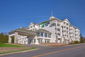 Holiday Inn Express & Suites Pigeon Forge - Sevierville