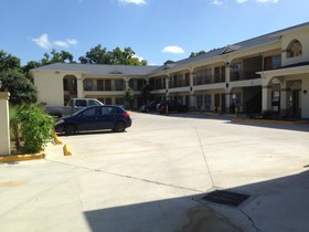 Scottish Inn & Suites
