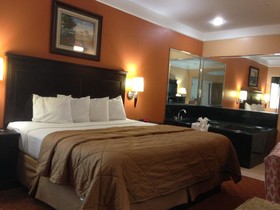 Scottish Inn & Suites