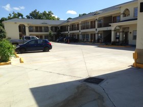 Scottish Inn & Suites